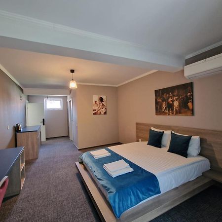 Roşu Albert Hotel מראה חיצוני תמונה