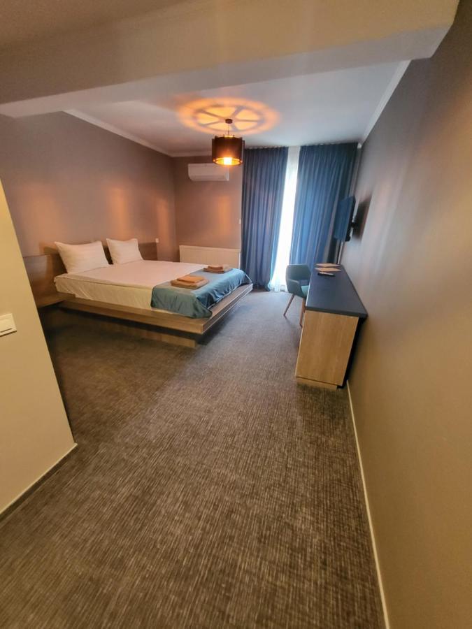 Roşu Albert Hotel מראה חיצוני תמונה