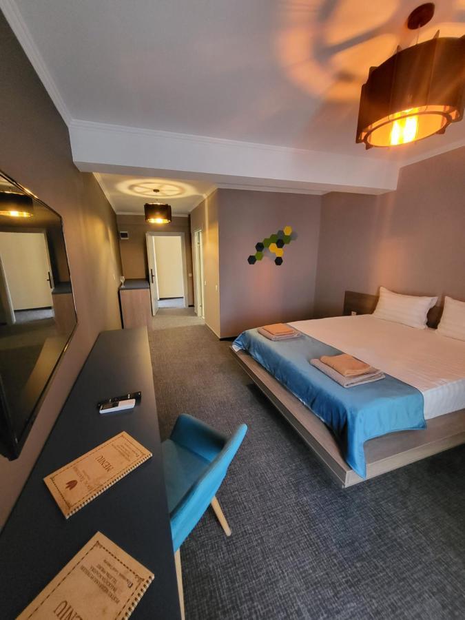 Roşu Albert Hotel מראה חיצוני תמונה
