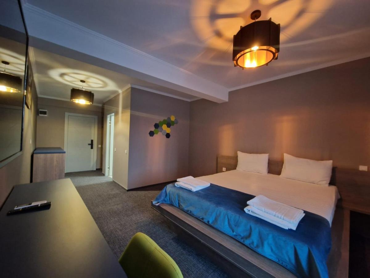 Roşu Albert Hotel מראה חיצוני תמונה