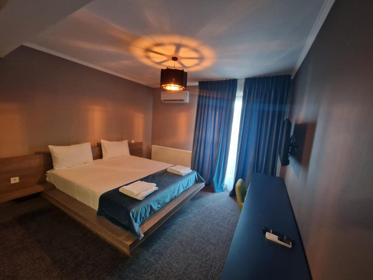 Roşu Albert Hotel מראה חיצוני תמונה