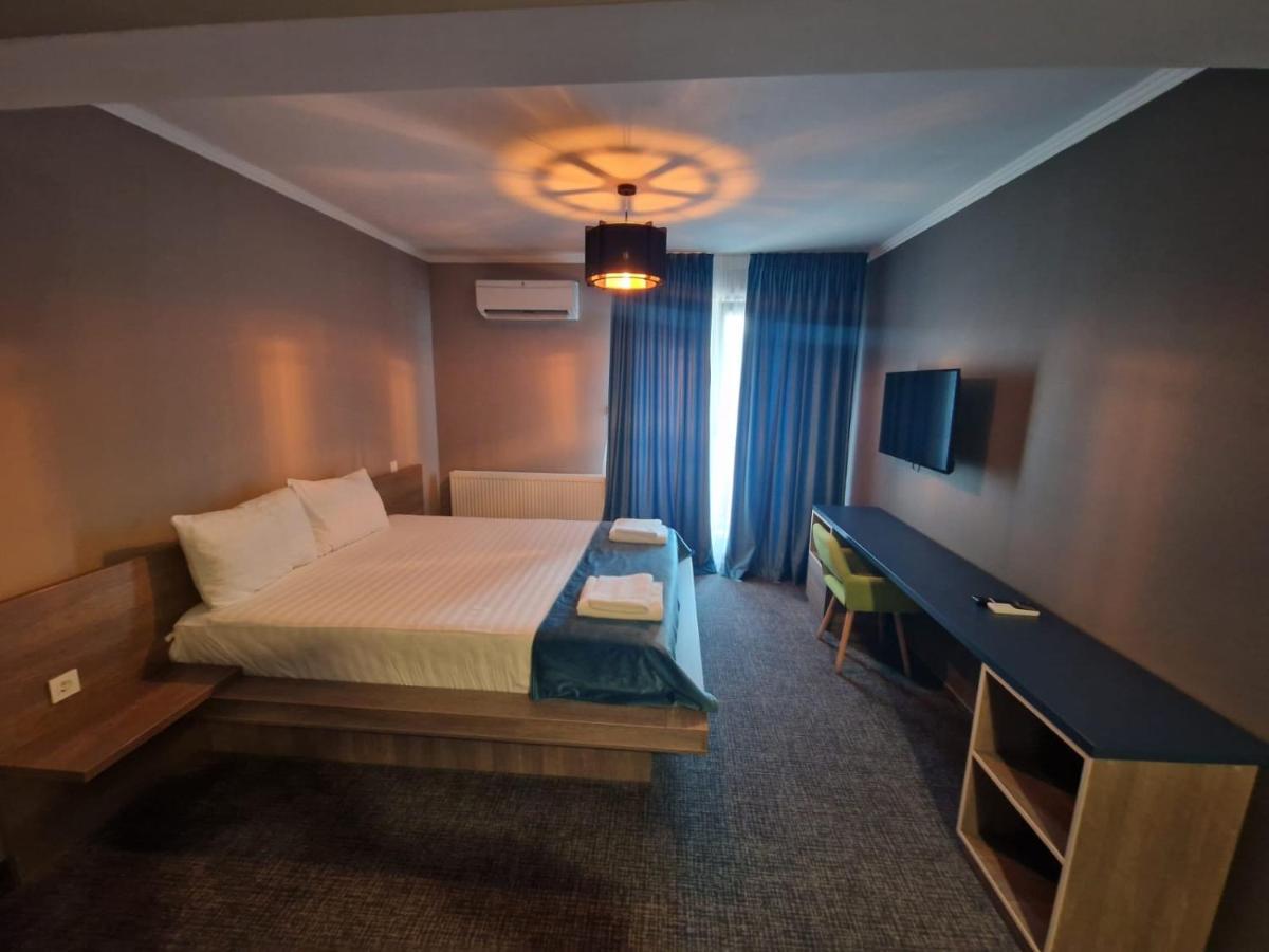 Roşu Albert Hotel מראה חיצוני תמונה