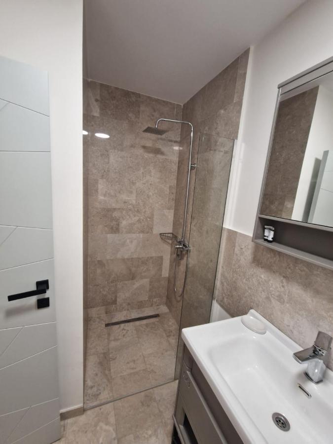 Roşu Albert Hotel מראה חיצוני תמונה