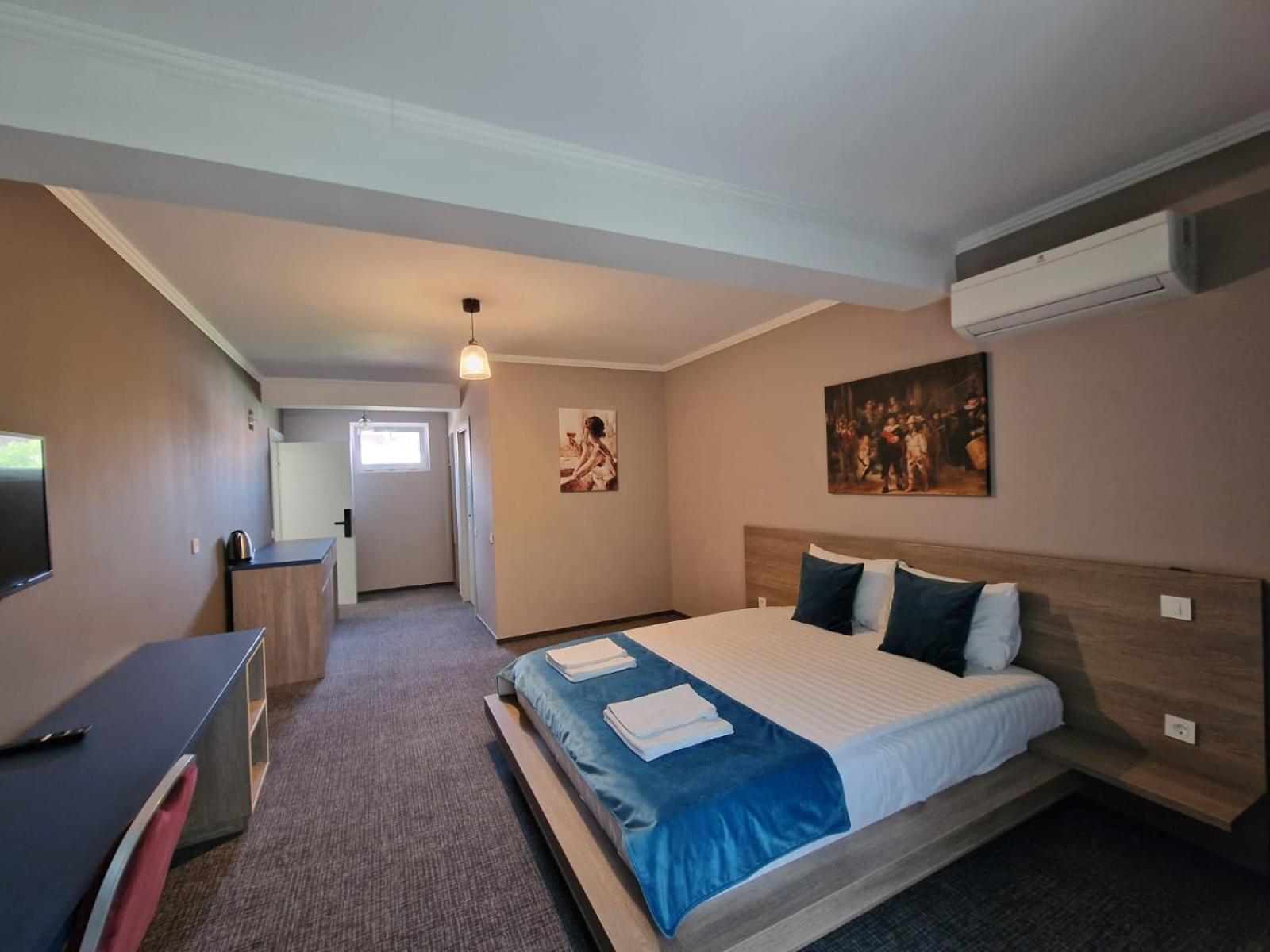Roşu Albert Hotel מראה חיצוני תמונה